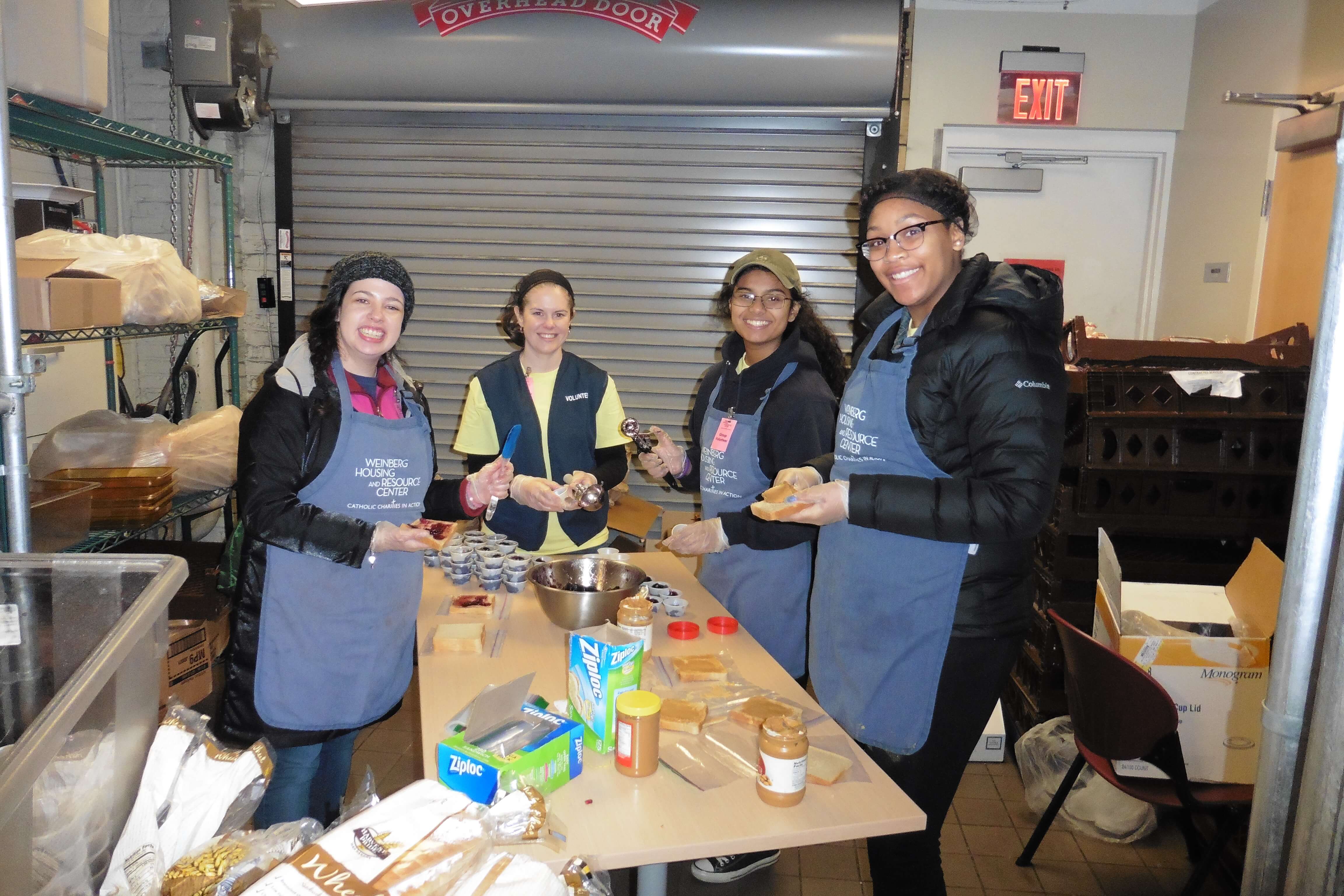 Photo of Dionna Lockett '19 on Baltimore service trip