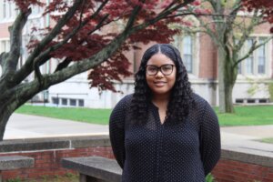 Photo of Nakia Mabin '19, a math and biology double major