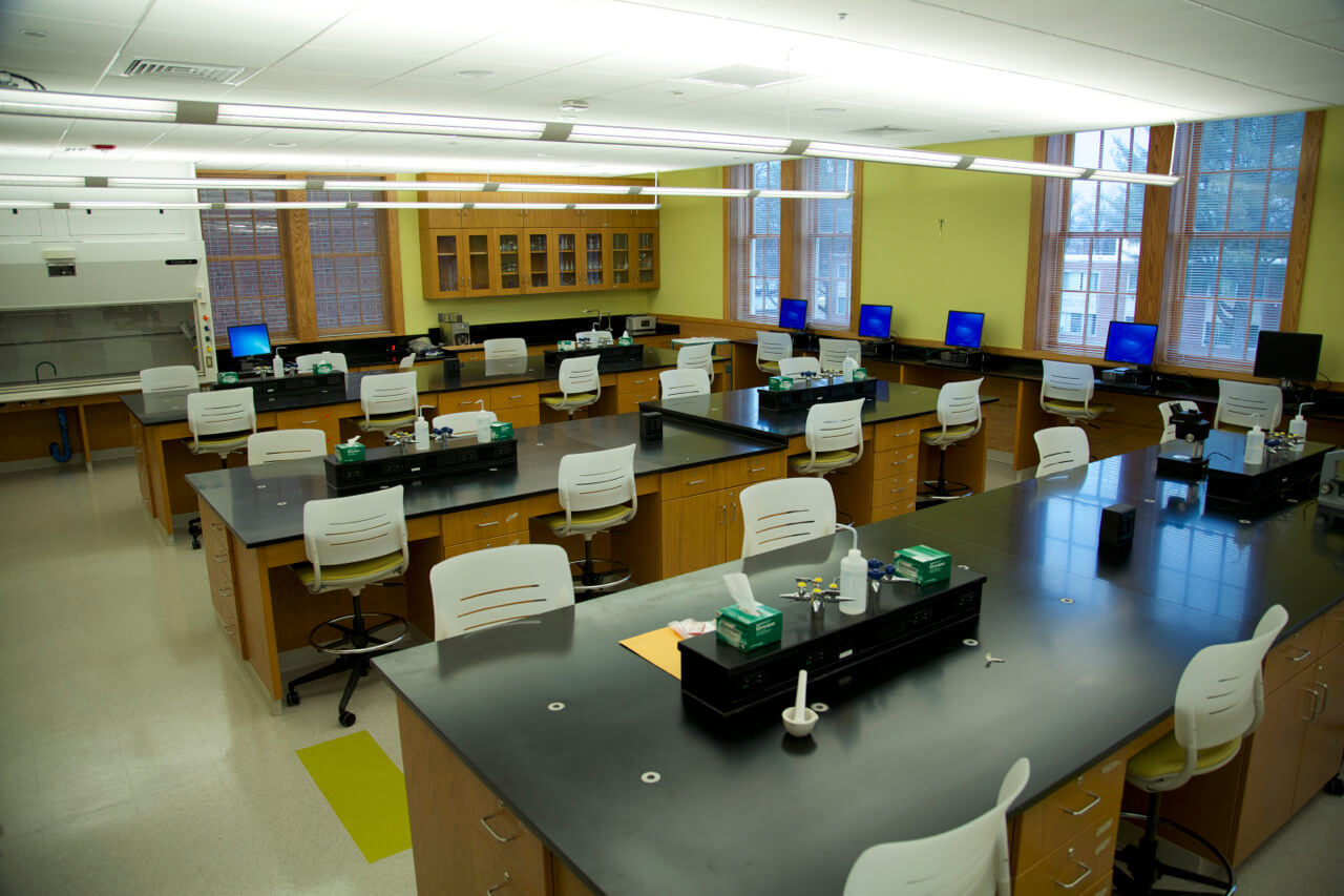 Photo of a science classroom in the Lyons Center