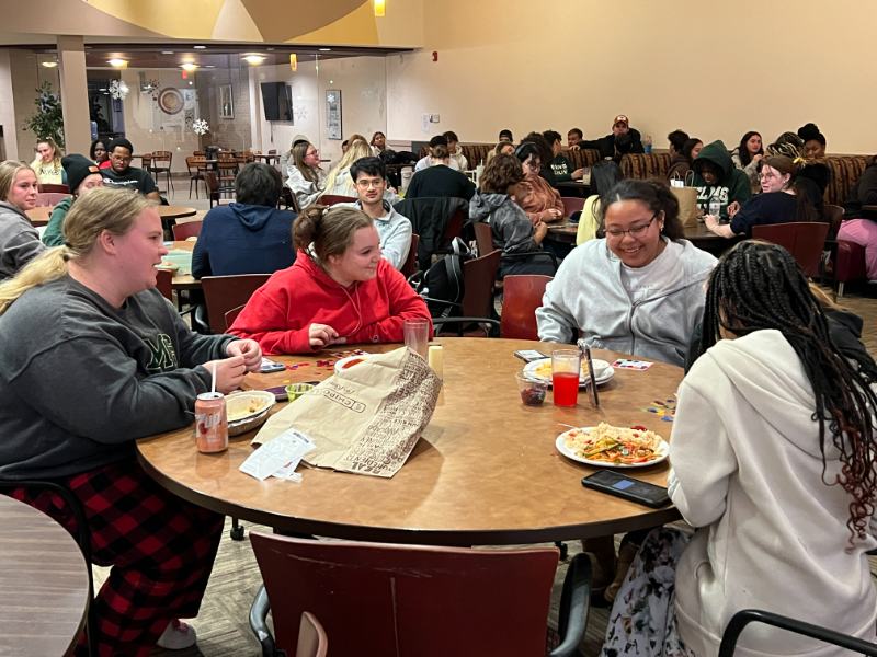 Photo of many students at the dining hall